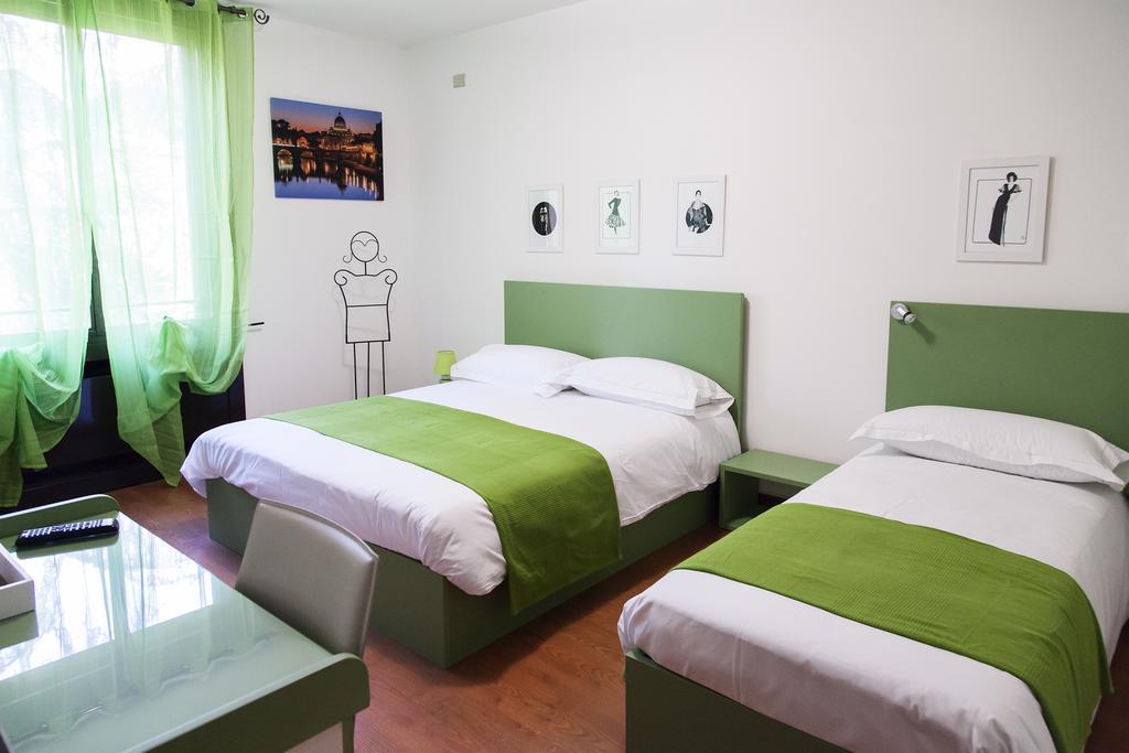 I Salici Bed and Breakfast Basiglio Værelse billede